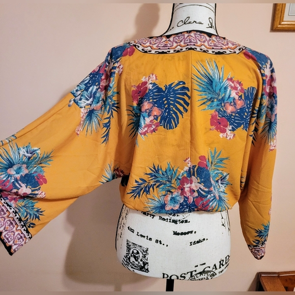 Free Flying Tomato Yellow Floral Faux Wrap Kimono Sleeve Cropped Top, Boho EUC S - Picture 7 of 11